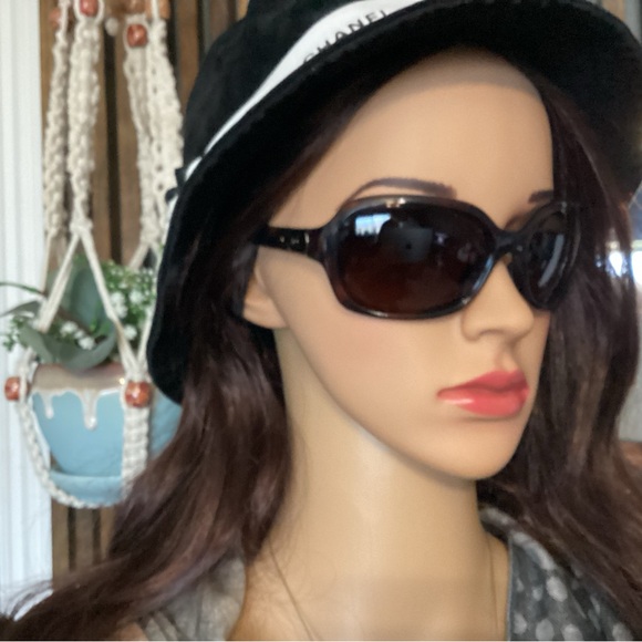 Oakley Sunglasses with tortoise shell frames and polarized lenses and soft case - Picture 10 of 11